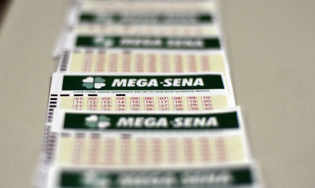 Mega-Sena acumula, mas oito apostas do Paraná acertam a quina mega-sena