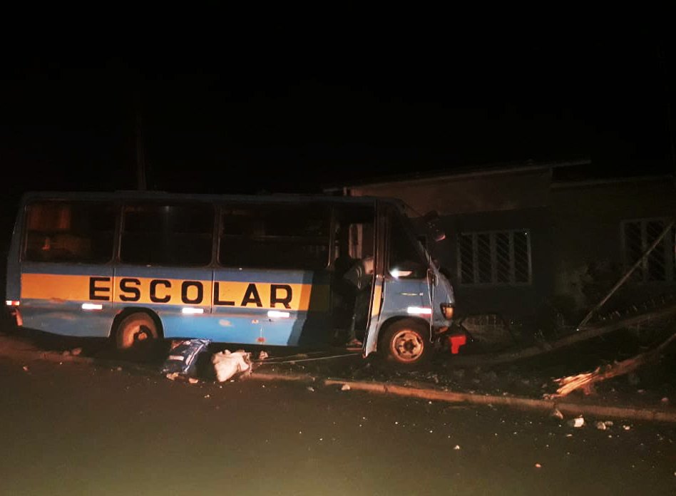 Acidente entre dois ônibus deixa um homem ferido em Coronel Vivida 9fe17077 Whatsapp Image 2021 04 26 At 19.47.00