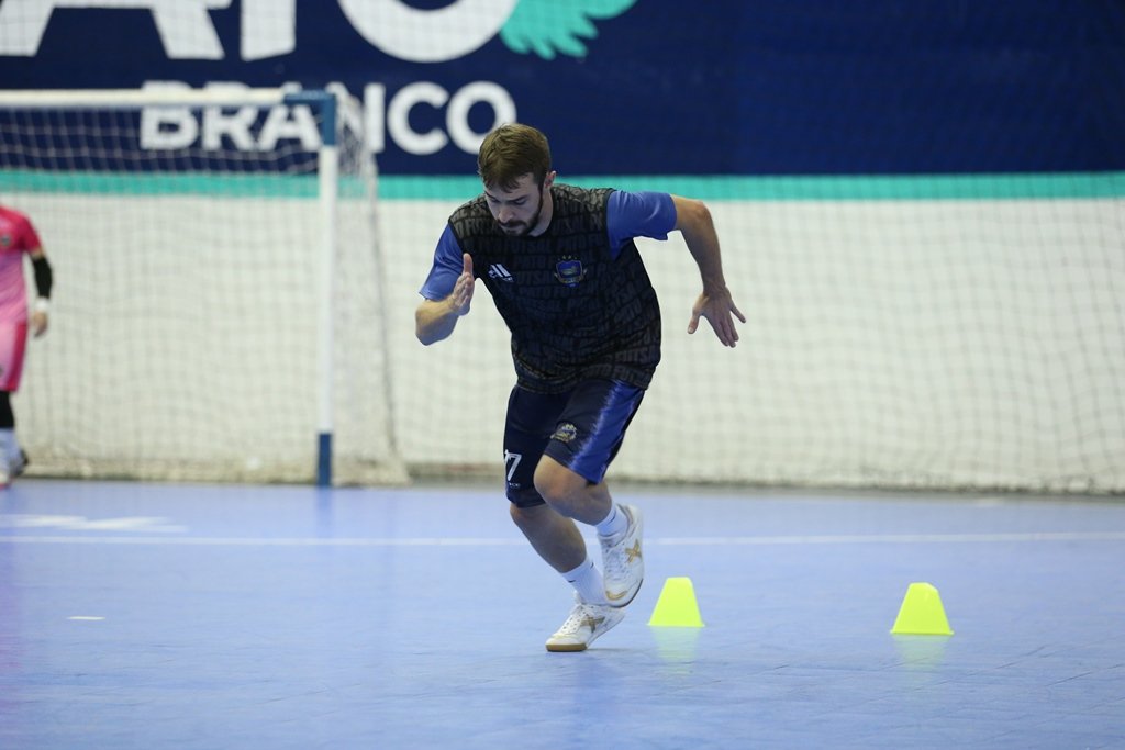 Léo Roos reforça o Pato Futsal diante do Marechal pela LNF 07505005 Pato Futsal
