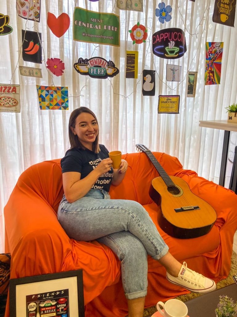 Reunião de Friends causa euforia entre os fãs nas redes sociais 2d2e863a Fernanda Compareceu No Especial Realizado Pela Empório Do Pão E Registrou O Momento Foto Arquivo Pessoal 768x1024