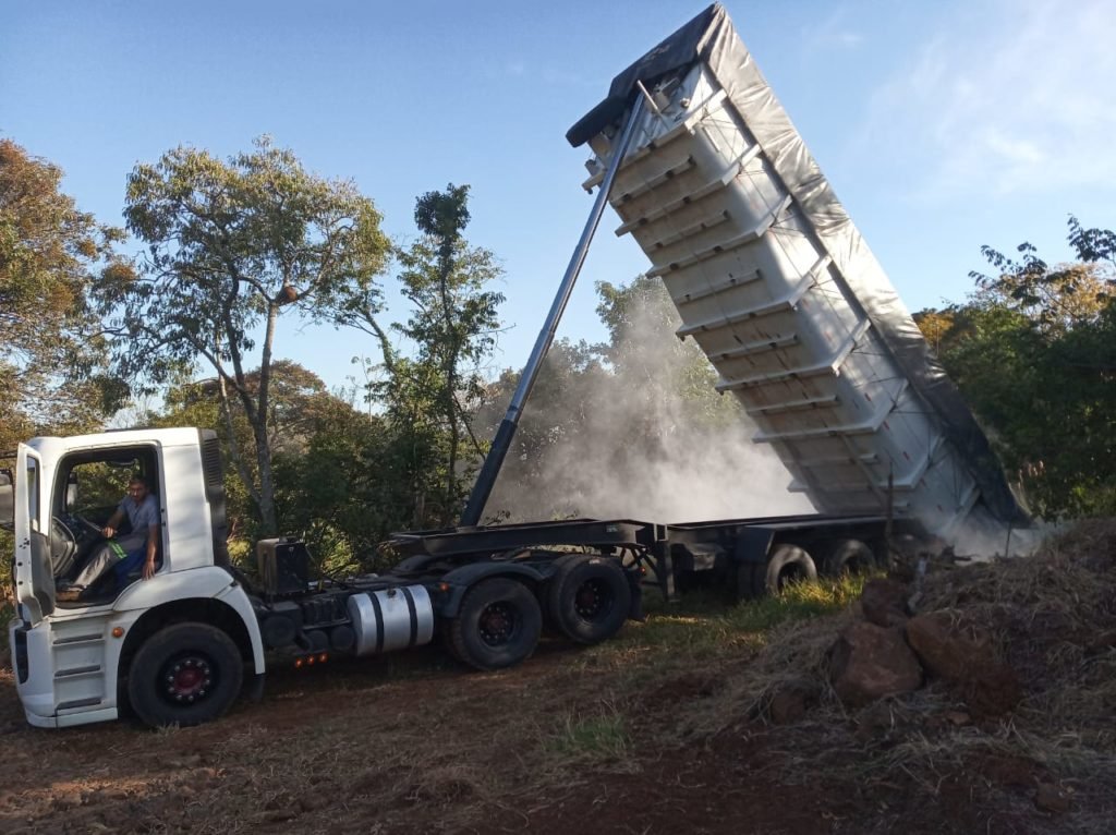 Agricultura faz distribuição de calcário em São João Acdc4525 Sao Joao 1024x766
