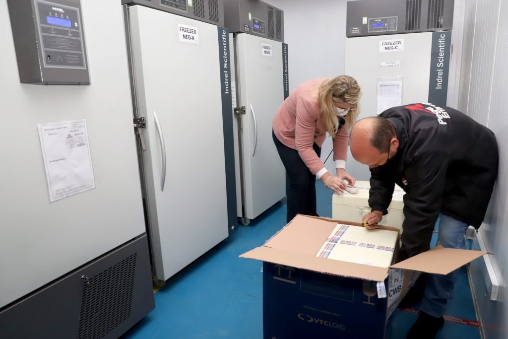 Paraná recebe 234 mil vacinas contra a covid-19; doses da Pfizer vão para os 399 municípios Ac0af685 Vacina Scaled 1024x683