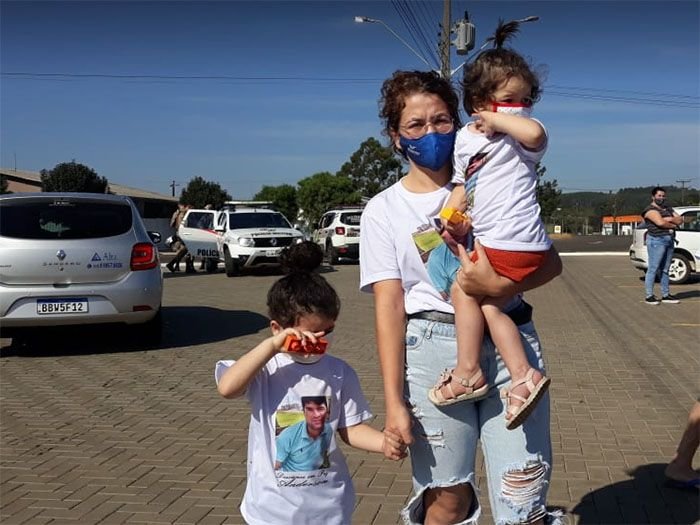 Manifestação pede justiça em caso de motociclista morto em acidente em São Lourenço do Oeste Df221384 Slo