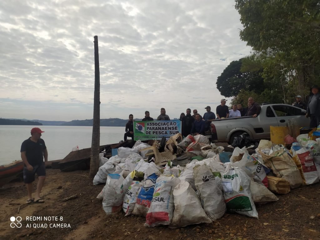 População retira mais de 1,5 tonelada de lixo em Cruzeiro do Iguaçu 4f202bd8 97a0 4711 A073 93ef18d4e14a 1024x768