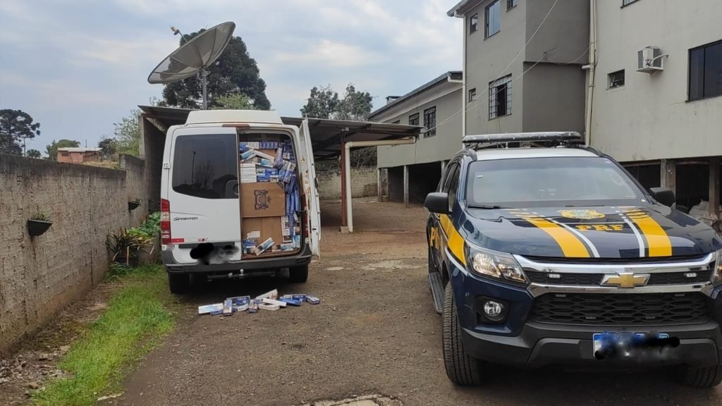 PRF apreende 50 mil maços de cigarros em Clevelândia 12011451 Cigarros 1024x576