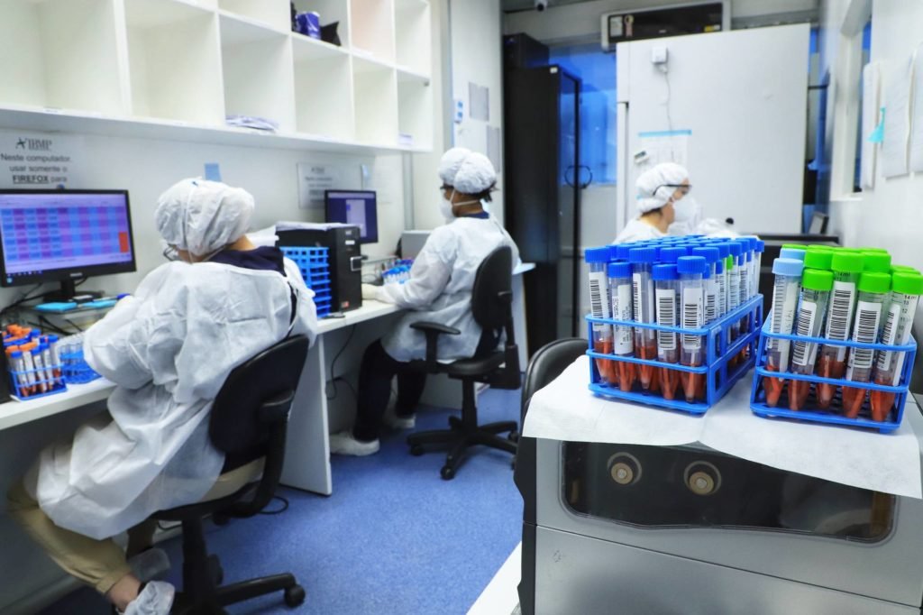 Sequenciamento genômico, aponta primeiro caso da variante Lambda no Paraná 82ebdb82 Lambda 1024x682