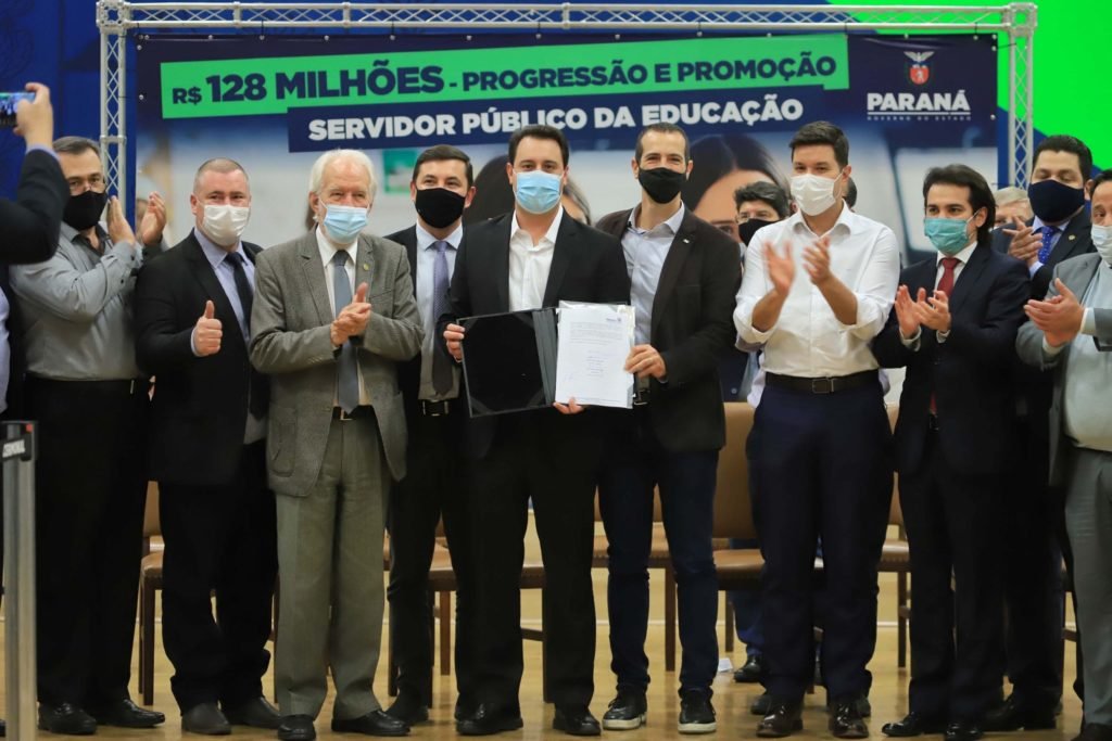 Paraná investe R$ 128 milhões e garante promoção e progressão de servidores da educação B9551da2 Progressao Educacao Scaled 1024x683