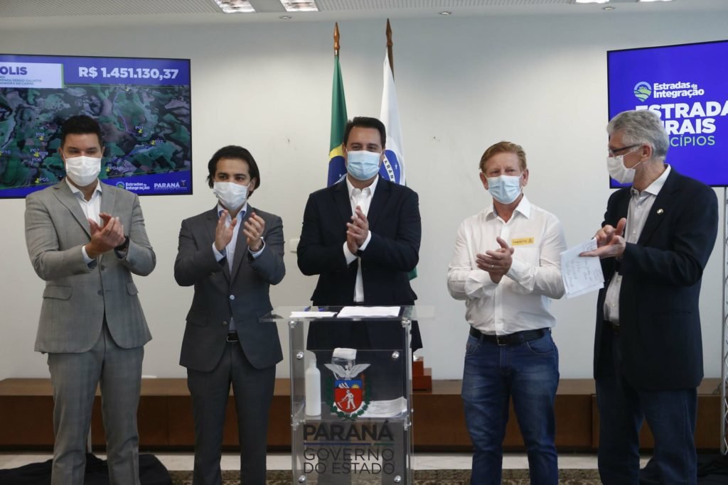 Cinco municípios do Sudoeste recebem recursos para a pavimentação de estradas rurais 5624db80 Aen Scaled 1024x683