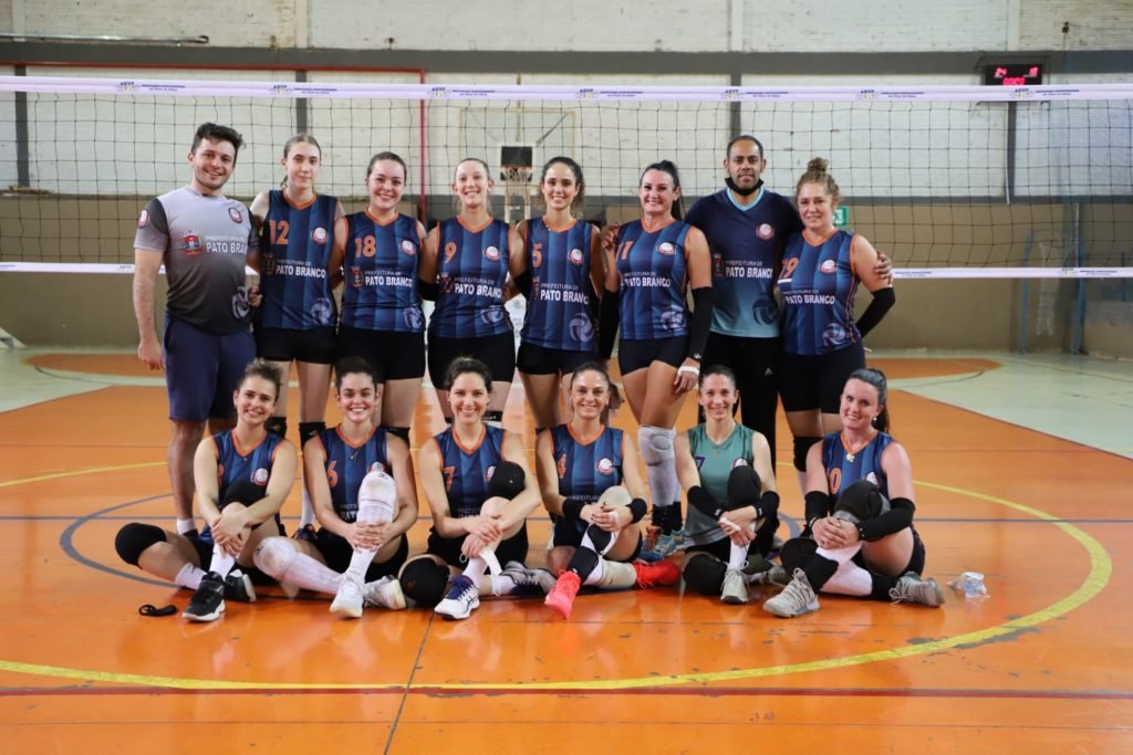 Na mesma equipe, mães e filhas defendem Pato Branco no voleibol Da73ebb1 Voleibol 1024x683