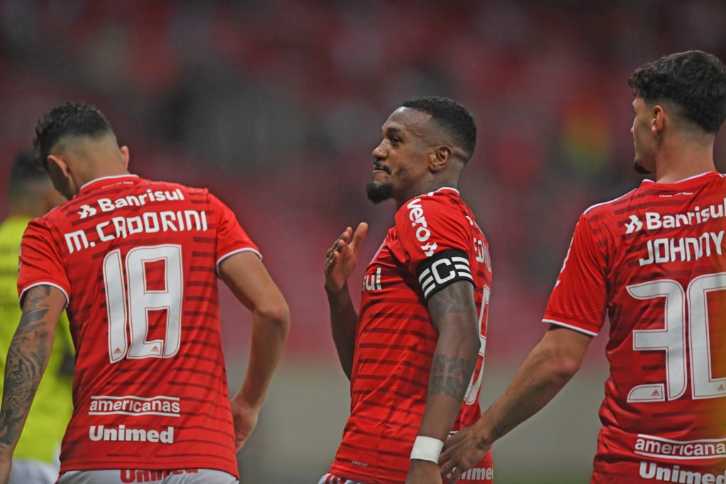 Inspirado com convocação à seleção, Edenilson faz dois e Inter bate Athetico-PR 22dc9c52 Internacional X Athletico 2021 Brasileirao 1024x683