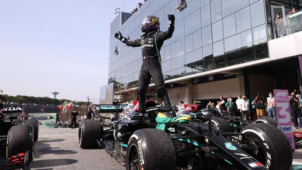 Hamilton brilha, vence GP de São Paulo e reduz vantagem de Verstappen na F-1 60f0c921 Hamilton Brasil 2021 1024x576