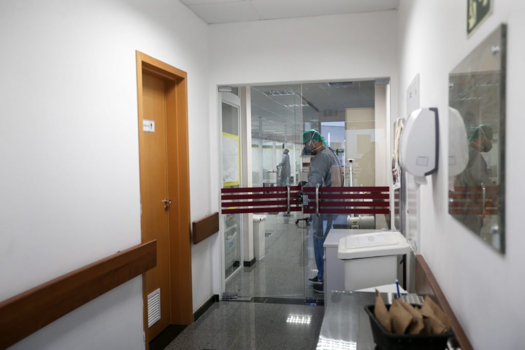 Ab644489 Uti Hosp Trabalhador 8 Scaled 1024x683