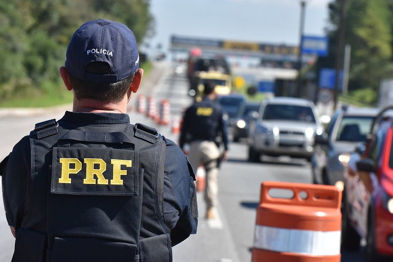 PRF reforça o policiamento nas rodovias do Paraná no feriadão B2901101 Prf