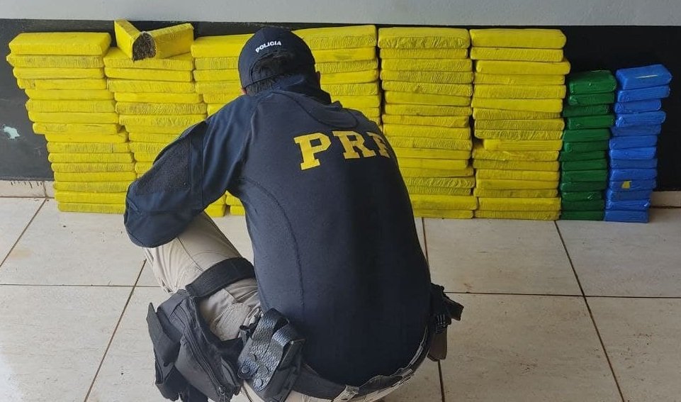 PRF prende paraguaios com 87,7kg de maconha em Realeza B51ea45c Maconha