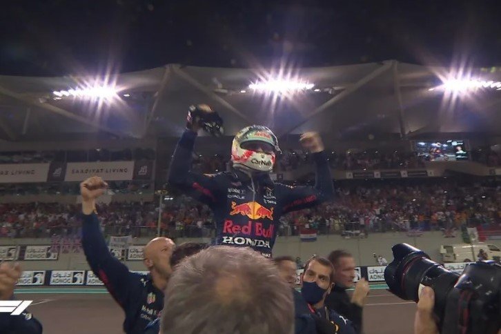 Verstappen ultrapassa Hamilton na volta final e leva título inédito da Fórmula 1 03ff54fc F1