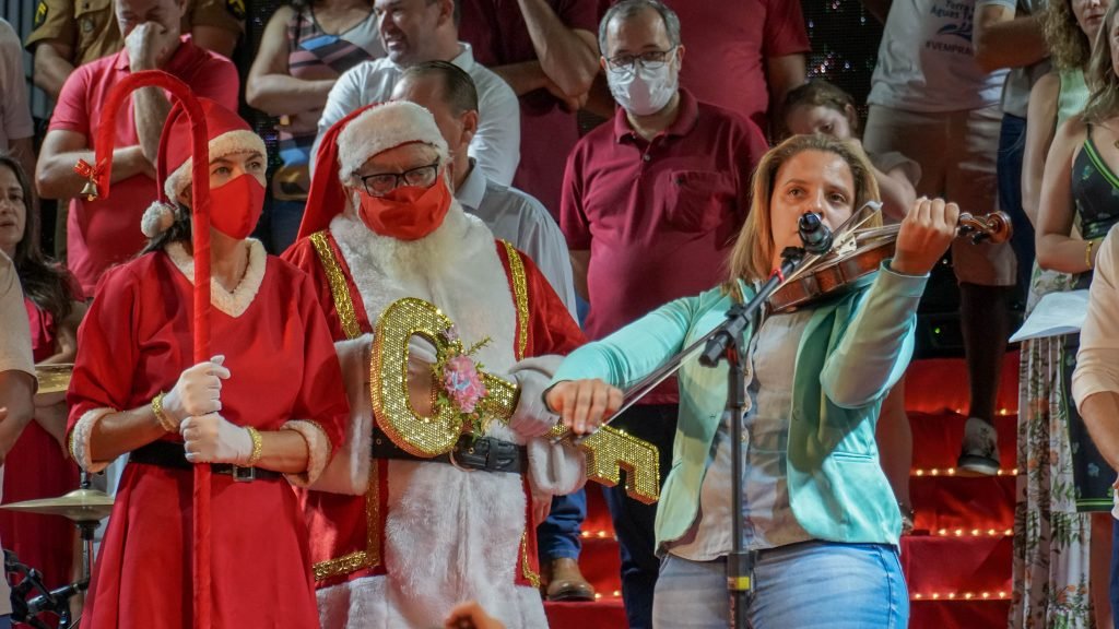 Natal Mágico de Verê terá show de violino hoje 13acebc3 Violino Vere 1024x576