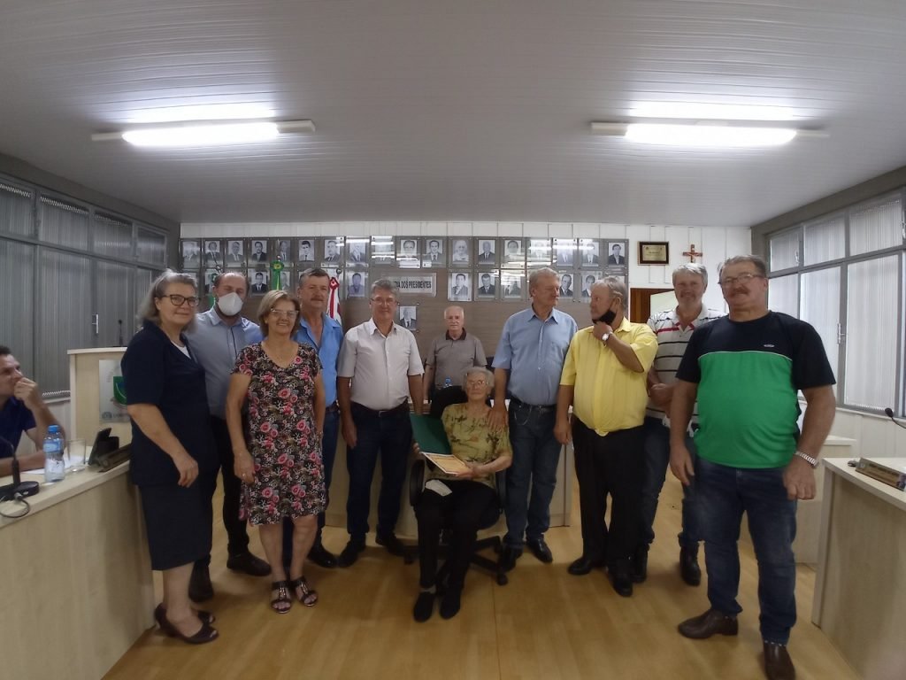 Idosa com 98 anos é homenageada na Câmara de Vereadores de Coronel Vivida A5f602c9 Idosa Mocao 1024x768
