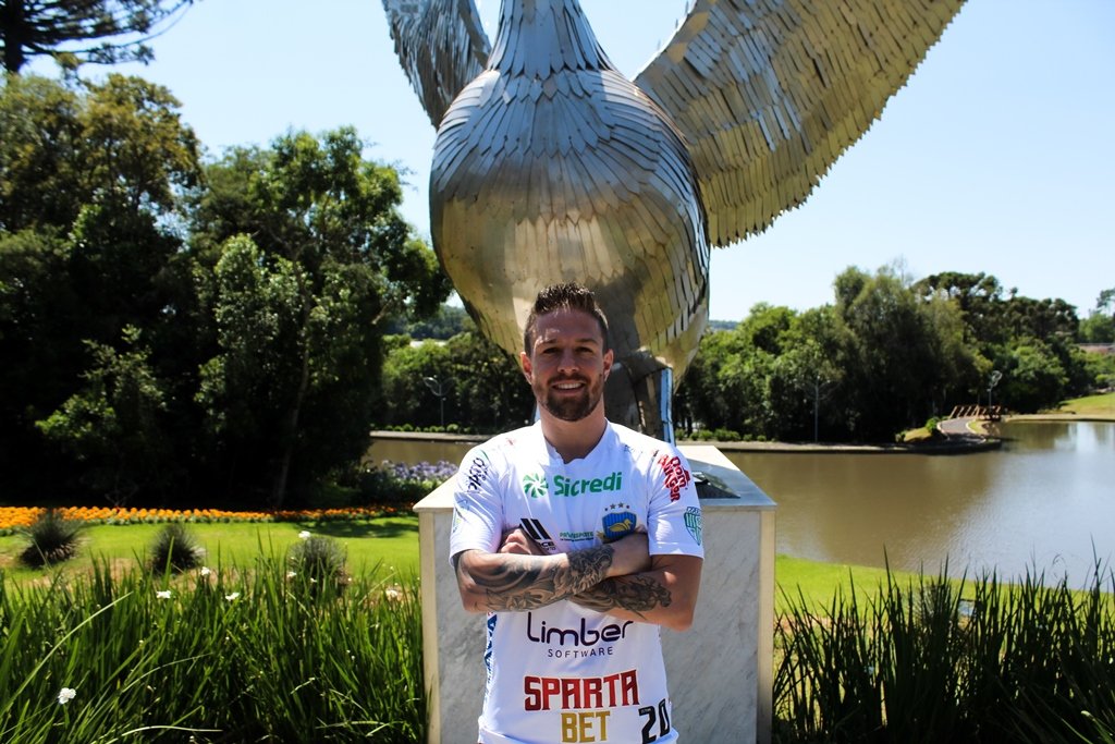 Goleiro Alê Falcone é do Pato Futsal Fbf777fb Ale Falcone