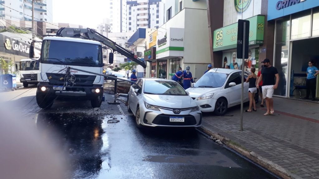 Retirada de veículo deixa rua Itacolomi interditada 172a7f50 4b2d 4252 9415 4444a99e835a 1024x576