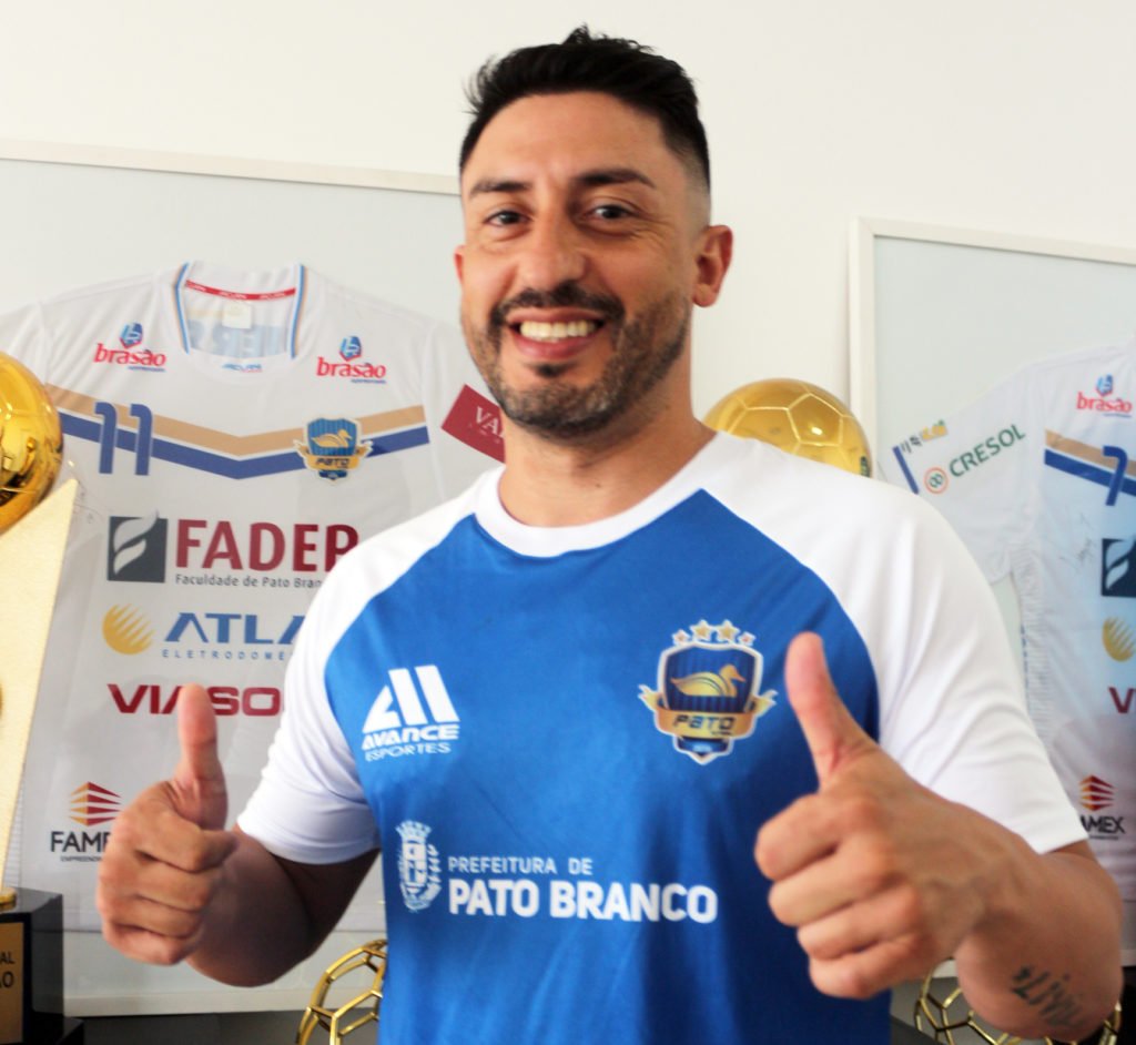 Sinoê quer usar experiência para ganhar títulos com o Pato Futsal 18371df8 Sinoe 1024x942