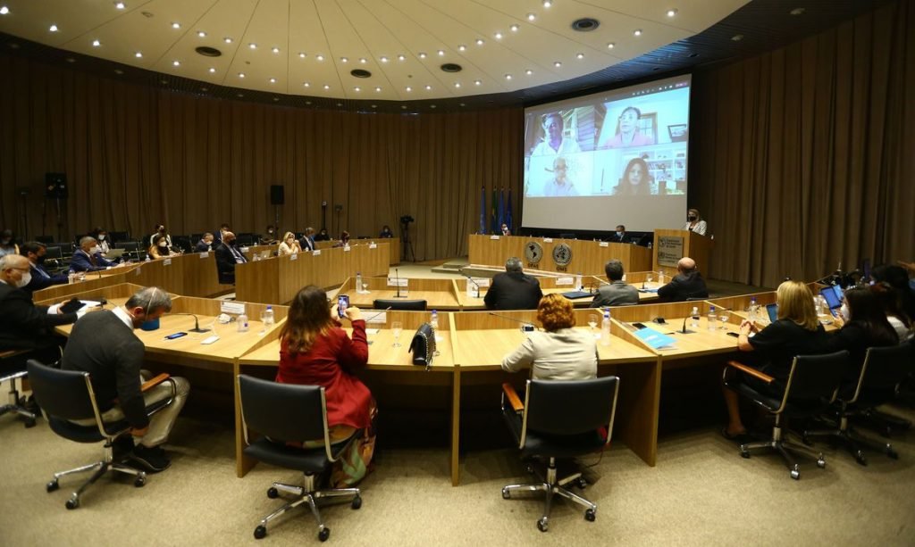 Consulta pública rejeita prescrição médica para vacinar crianças 6d5de4df Consulta 1024x613