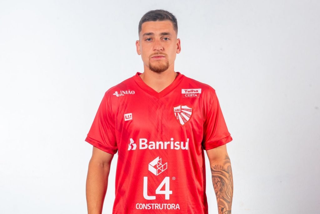 Meia pato-branquense está defendendo o São Luiz de Ijuí 76fe7026 Joao Pedro 1024x684