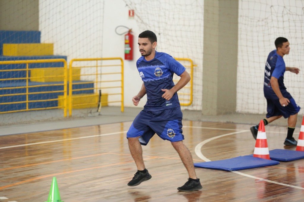 Atleta da Seleção Brasileira Masculina de Surdos passa por avaliações no Pato Futsal 1f8bfd2a Pato Surdo
