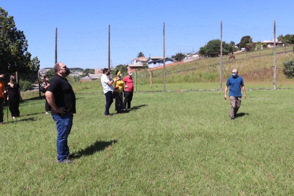 Vereadores visitam terreno onde poderá ser construído Condomínio do Idoso A67e0eb6 Terreno 1024x682