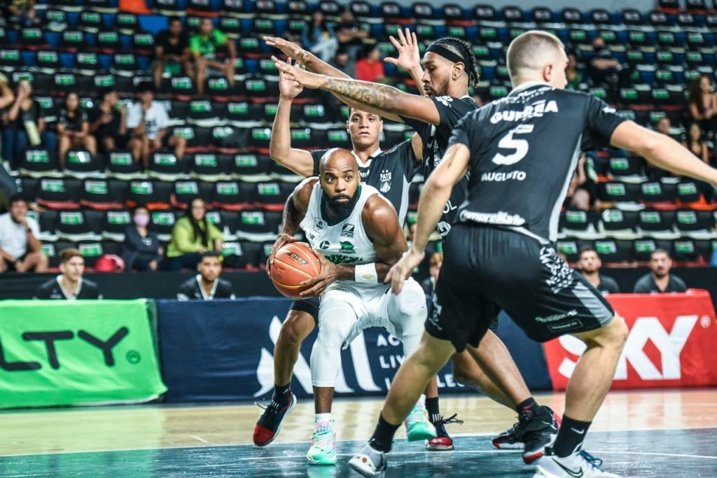 Pato Basquete perde para o Bauru, mas ainda tem chance de classificação para os playoffs 6b4590aa Pato Basquete 1024x683