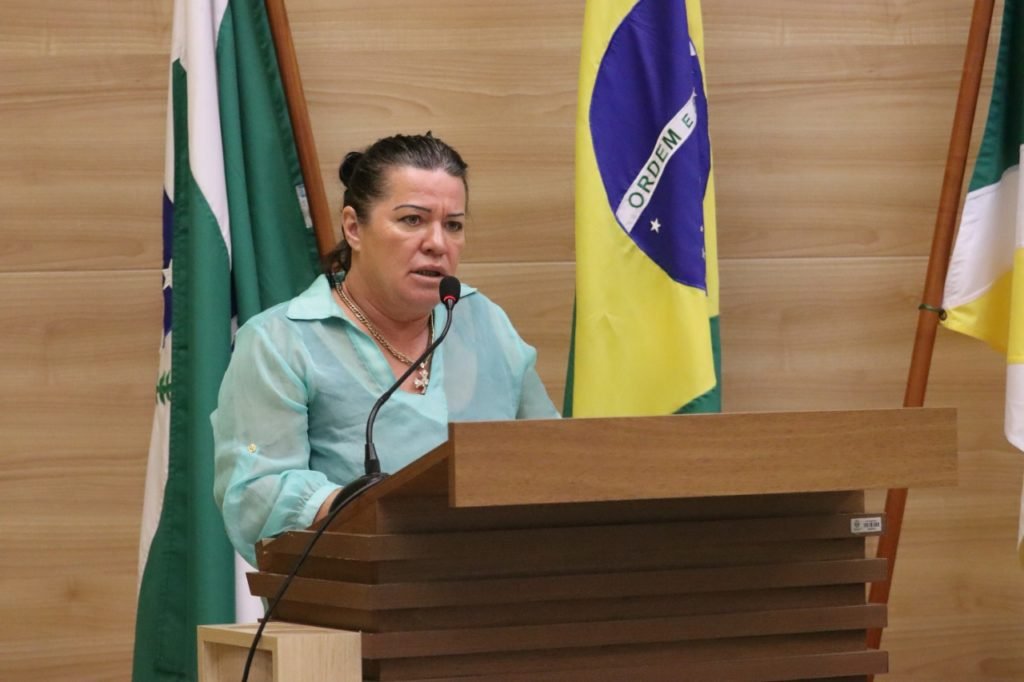 Vereadora expõe situação da causa animal em Pato Branco 6fffe73a Vereadora 1024x682