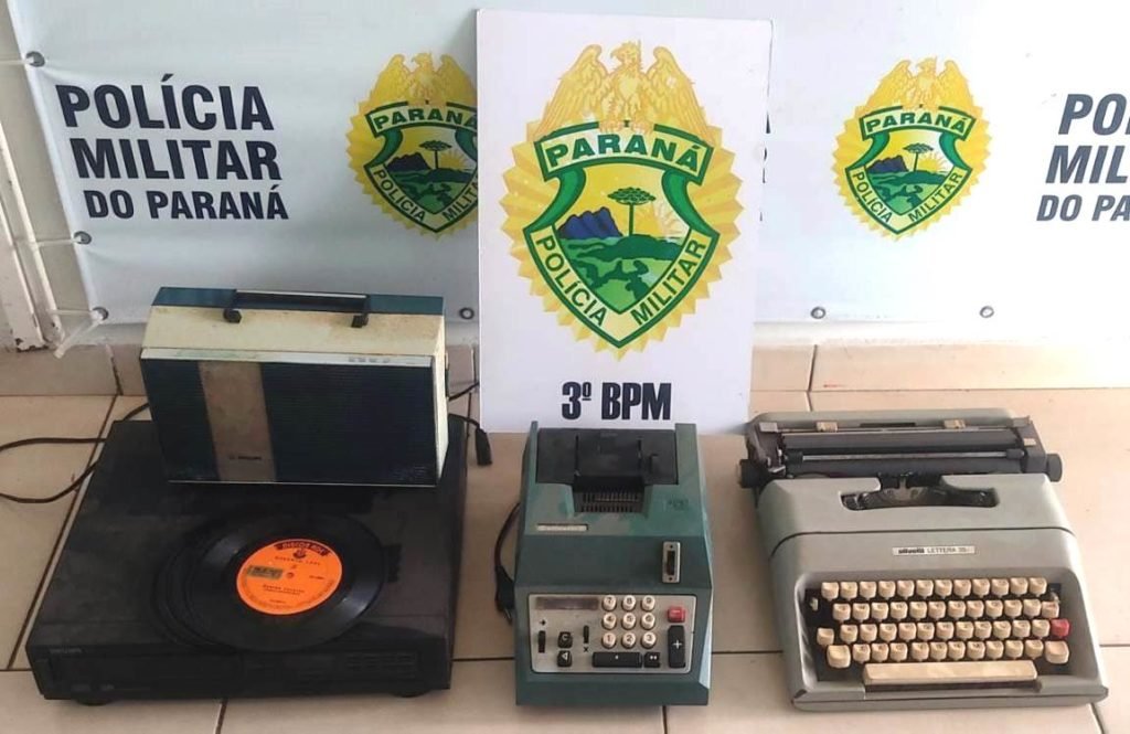 PM recupera objetos e prende suspeito de furto 93f74fe3 Objetos 1024x665