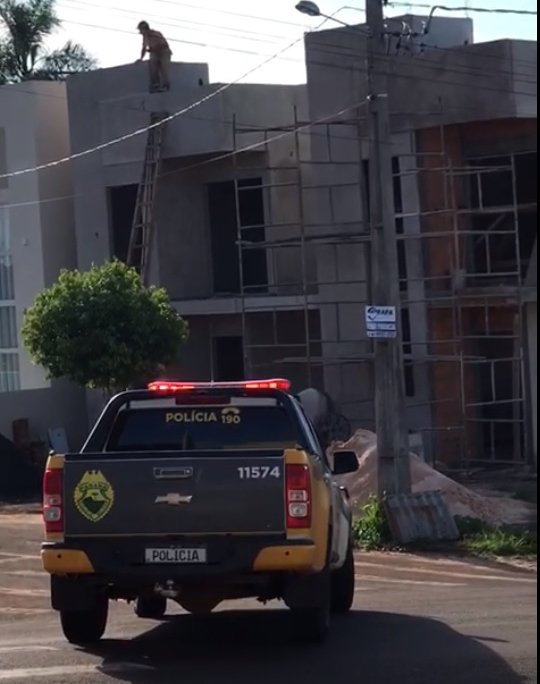 <strong>Morador do bairro Aeroporto encontra homem armado dentro de casa</strong> E56591fd Aeroporto