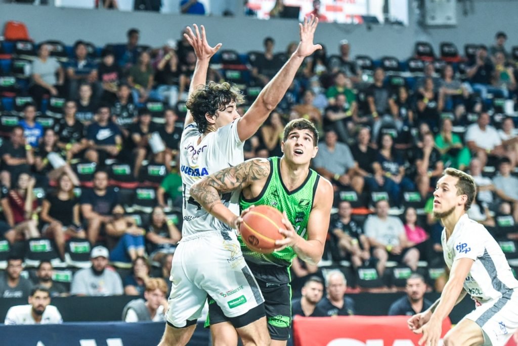 Pato Basquete perde para o Bauru e jogo decisivo será neste domingo 32c91658 Basquete 1024x683