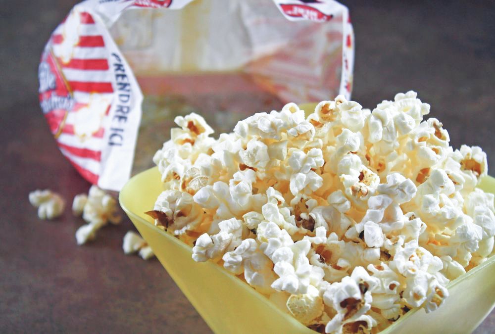 Composto usado na pipoca de micro-ondas foi associado a alterações em proteínas cerebrais 48a1ed0a Ilustra