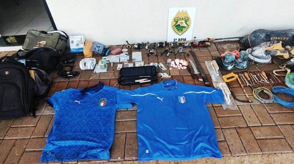 PM encontra objetos furtados em veículo abandonado 147806fe Recupera 1024x573