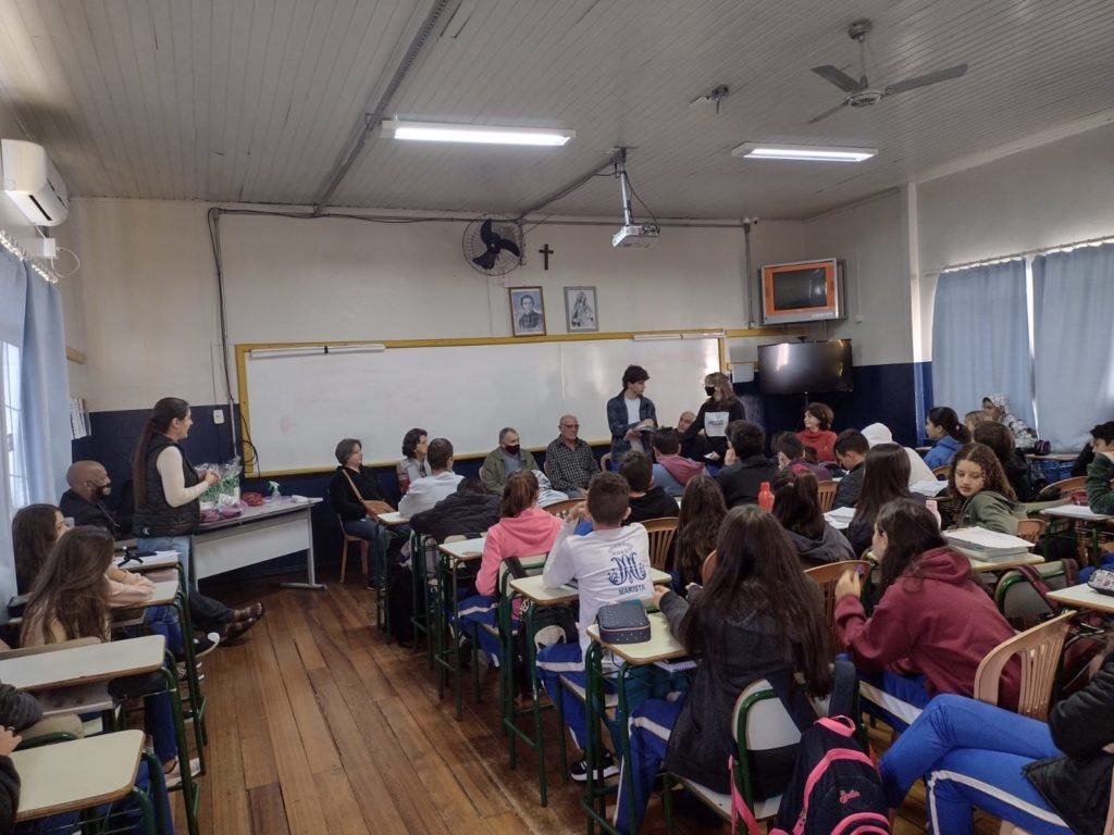 Escola de Itapejara D’Oeste implanta projeto para que alunos entendam a formação histórica e geográfica do município 24d903dd Itapejara 1024x768