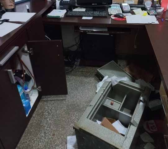 Ladrões arrombam supermercado e levam cerca de R$ 200 mil 874fec4d Furto Mang