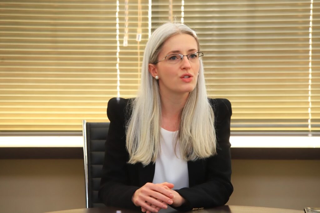 F9935661 Angela 1024x682