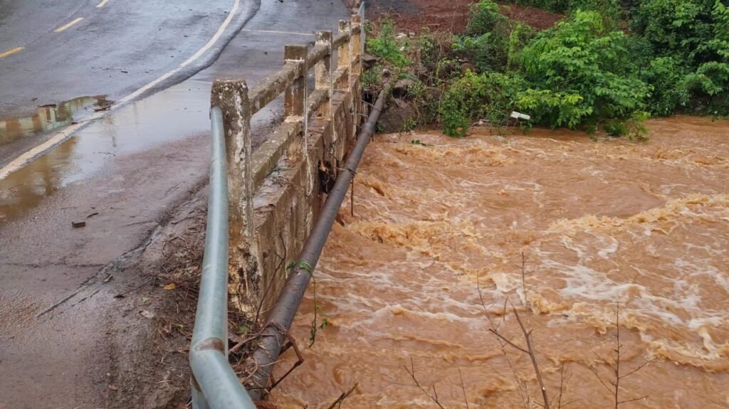 Pontes da área urbana de Vitorino transbordaram 02f2f423 Vitorino 1024x575