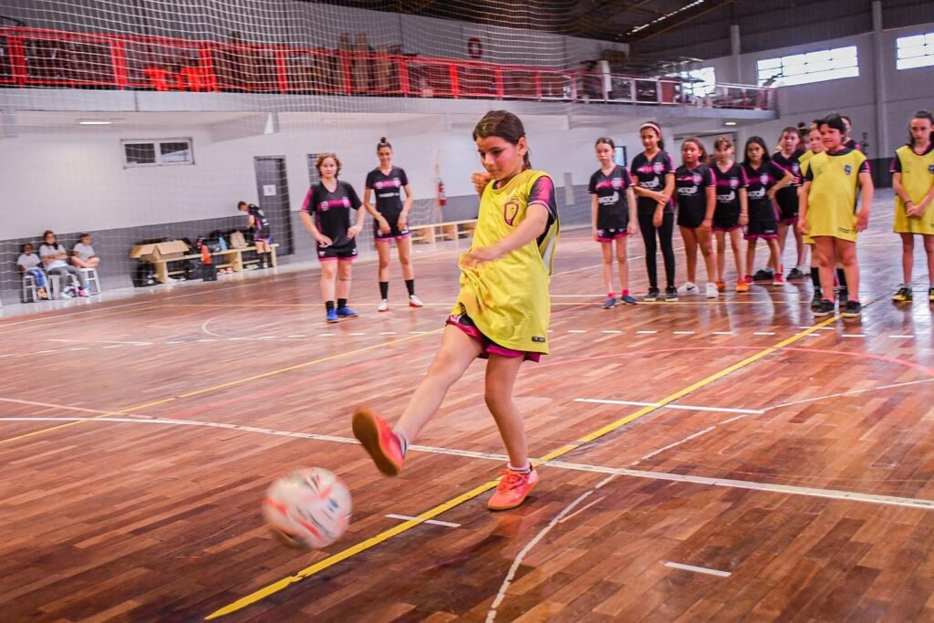 Escolinhas de Futsal reúnem mais de 300 meninas em Pato Branco  7a7af00c Escolinhas 1024x683