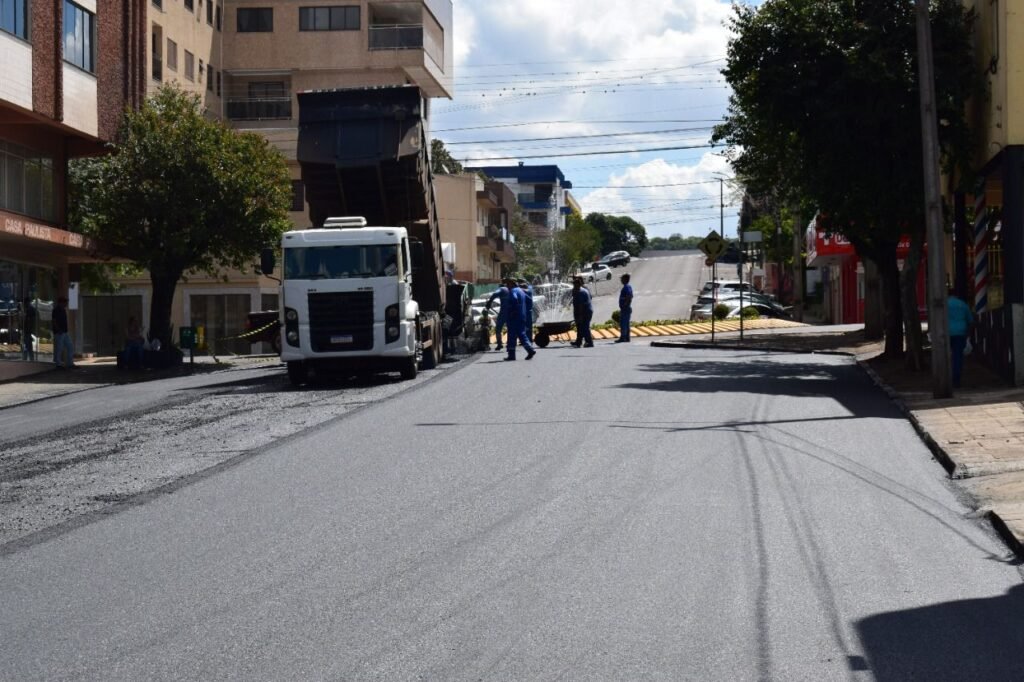 Obras de asfalto seguem sendo executadas na área central de Coronel Vivida 90b4e8bc Asfalto Cvv 1024x682