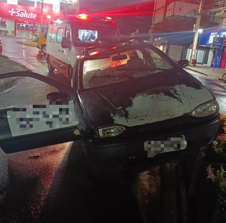 Condutor embriagado é preso após acidente em Pato Branco acidente centro