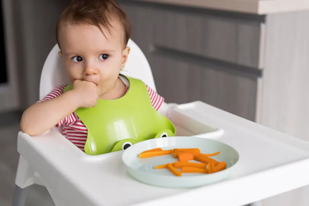 bebê comendo