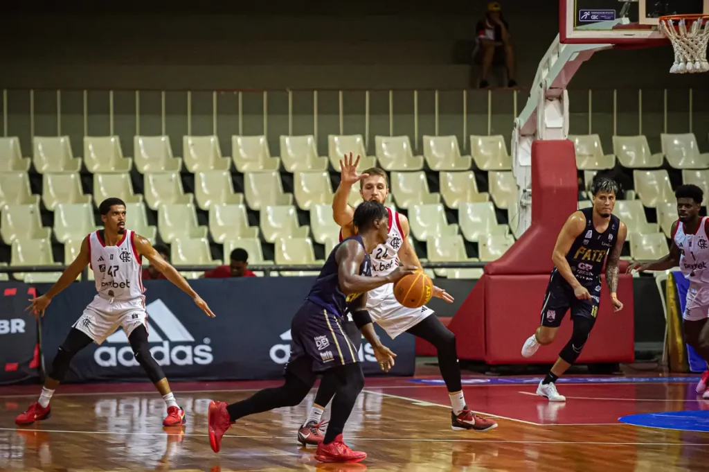 0f18fa59 Barnes Pato Basquete 1024x681