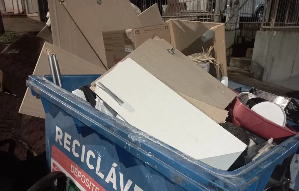 Descarte incorreto de resíduos recicláveis em Pato Branco lixo reciclavel