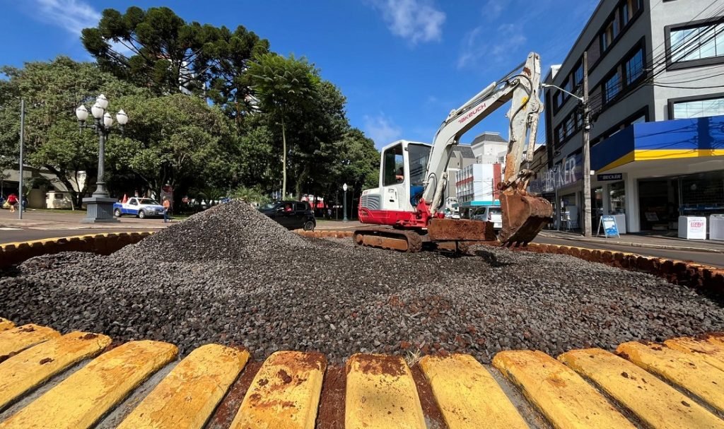 Prefeitura de Pato Branco inicia revitalização das rotatórias 2b40ac1a Bb9a 4297 9a11 A14733c679fe 1024x607