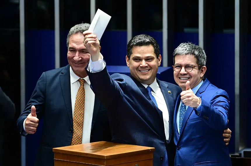 Davi Alcolumbre é eleito Presidente do Senado com 73 votos davi alcolumbre
