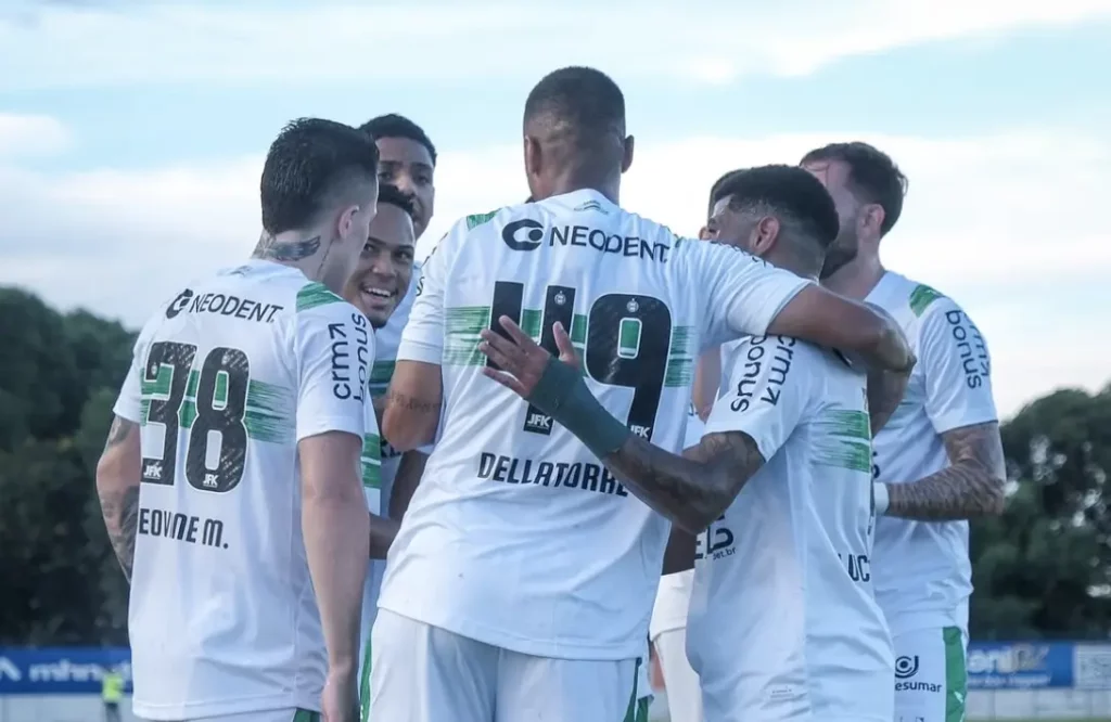 Azuriz perde em casa para o Coritiba azuriz x coritiba