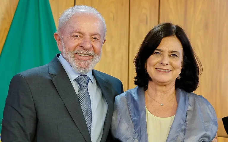 56c2b15d Lula E Nísia Trindade