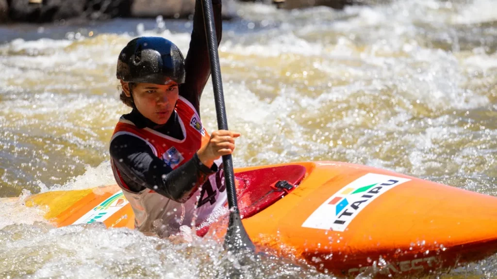 Do canal Itaipu ao Mundo: Meninos do Lago no Pan-Americano de Canoagem Slalom 2025 milena meninos do lago